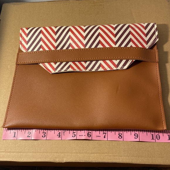 NWOT ENVELOPE CLUTCH OR TABLET CARRIER - Picture 3 of 4